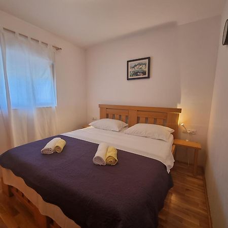 Cozy Apartments With Seafront Terraces Omis Room photo