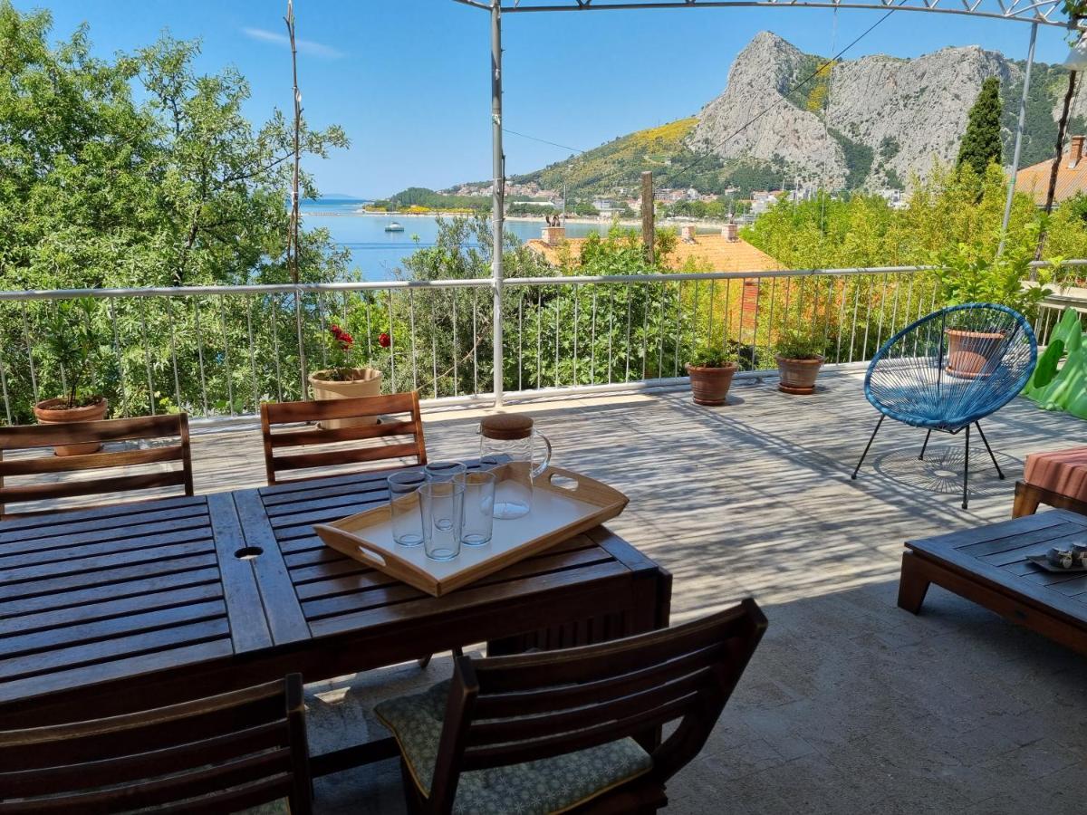Cozy Apartments With Seafront Terraces Omis Exterior photo