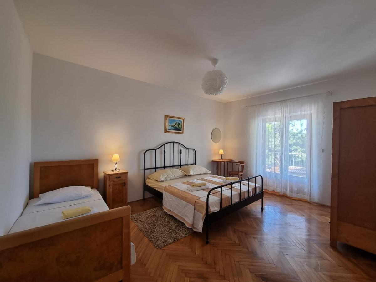 Cozy Apartments With Seafront Terraces Omis Exterior photo