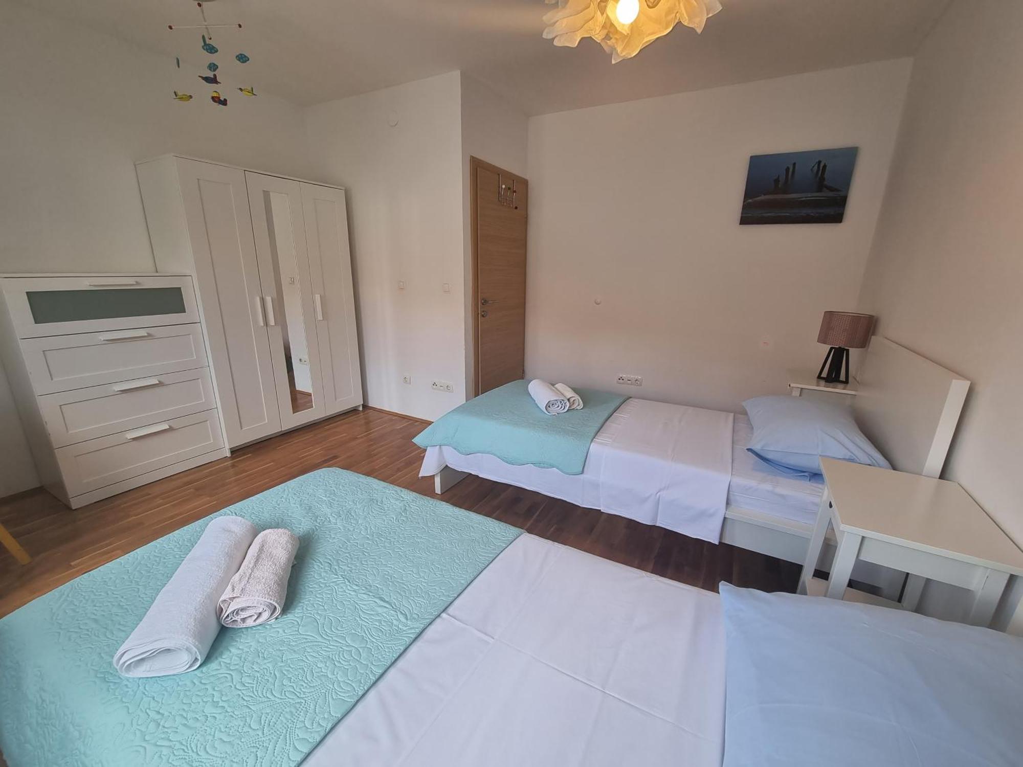 Cozy Apartments With Seafront Terraces Omis Room photo