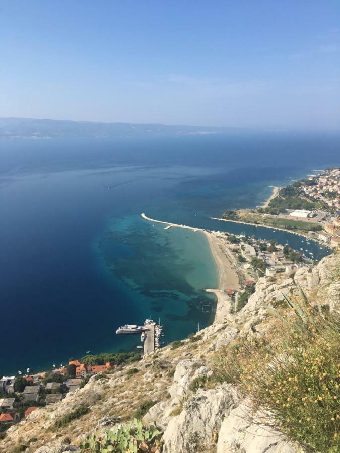 Cozy Apartments With Seafront Terraces Omis Exterior photo