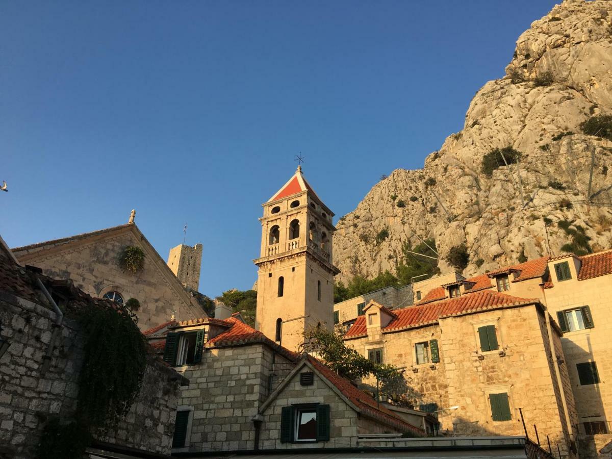 Cozy Apartments With Seafront Terraces Omis Exterior photo